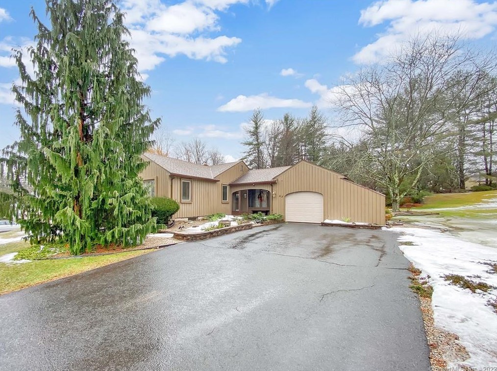 47 Mayflower Rd, Windsor, CT 06095