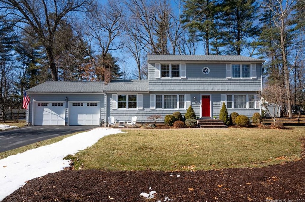 33 Horseshoe Cir, Simsbury, CT 06070