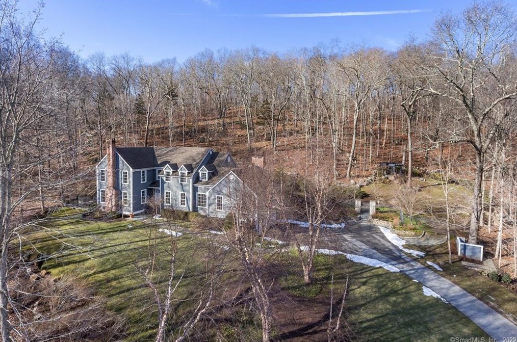 82 River Rd, Deep River, CT 06419