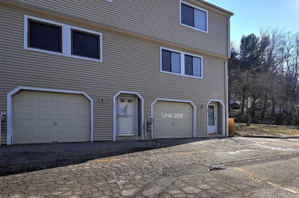 233 Derby Ave #206, Derby, CT 06418