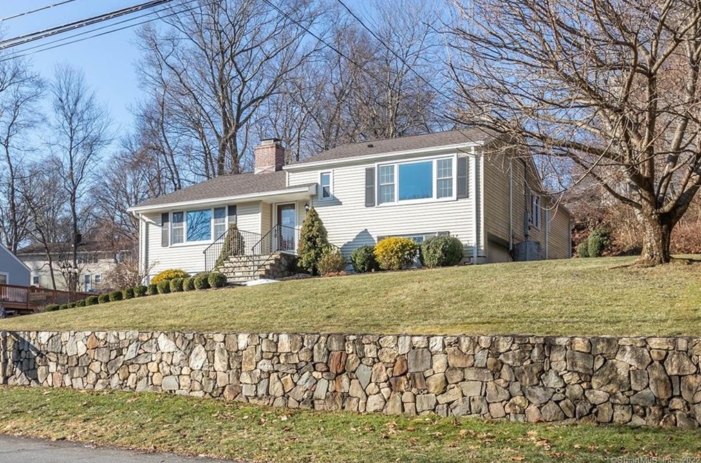 163 Bayberry Rd, Fairfield, CT 06825