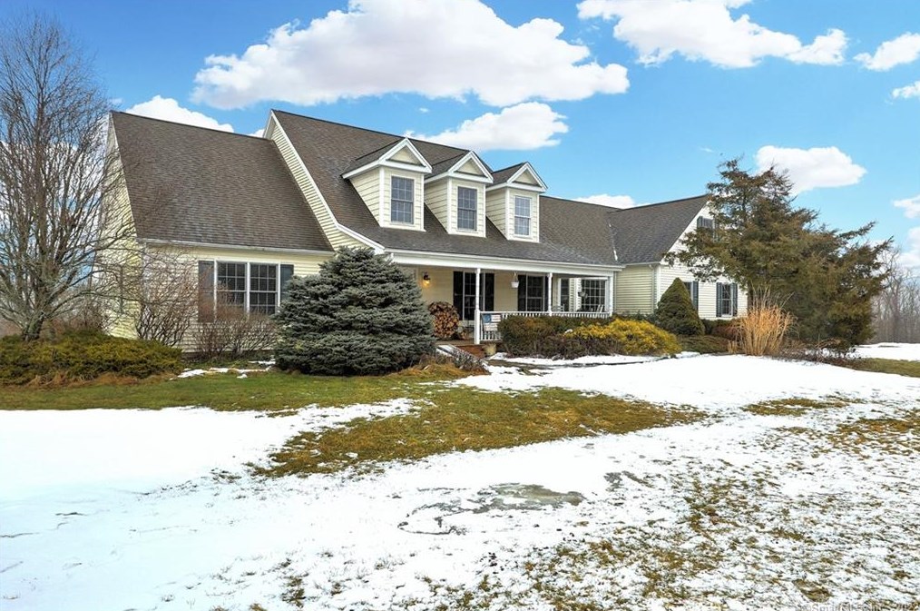 5 Farmview Dr, Northville, CT 06776