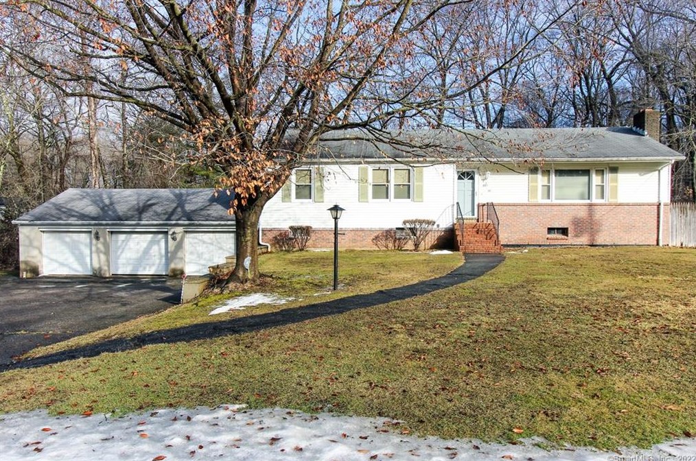 851 Donna Dr, Orange, CT 06477