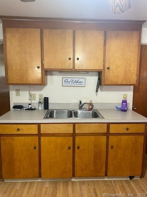 32 Neumann St, Union City, CT 06770