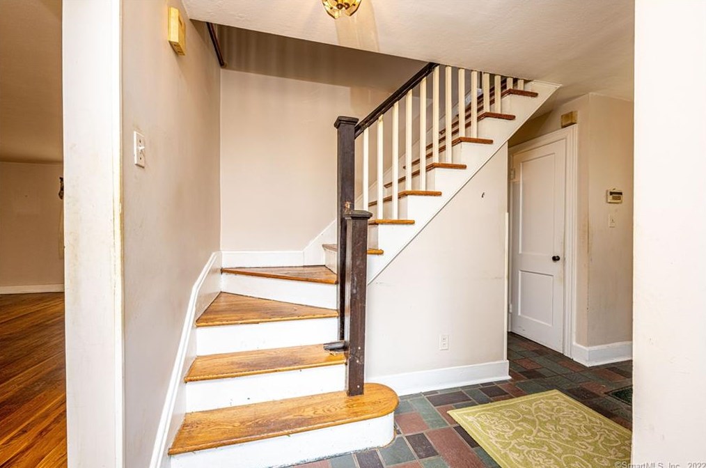 140 Lakeview Ter, New Haven CT 06515-1813 exterior