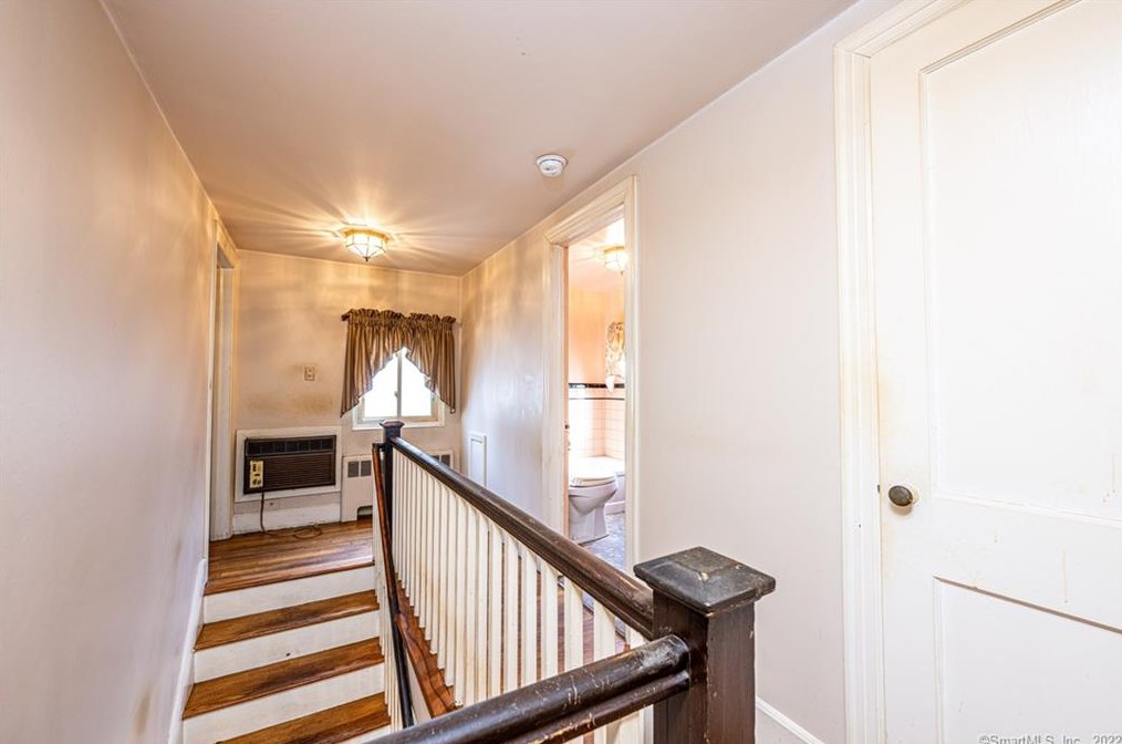 140 Lakeview Ter, New Haven CT 06515-1813 exterior