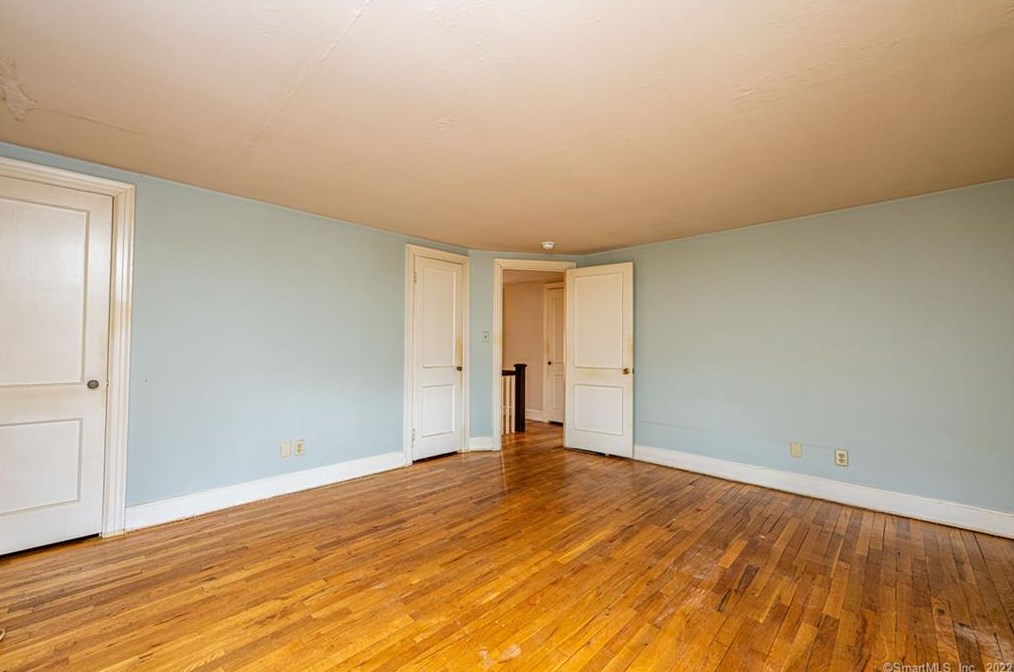 140 Lakeview Ter, New Haven CT 06515-1813 exterior