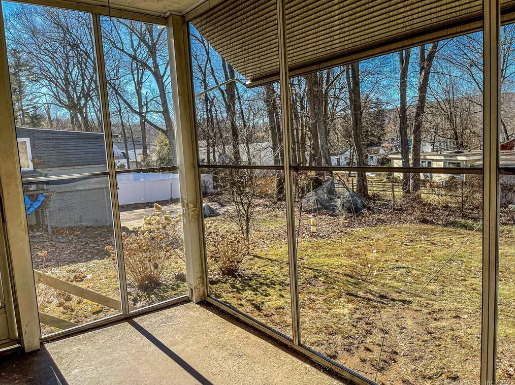 140 Lakeview Ter, New Haven CT 06515-1813 exterior