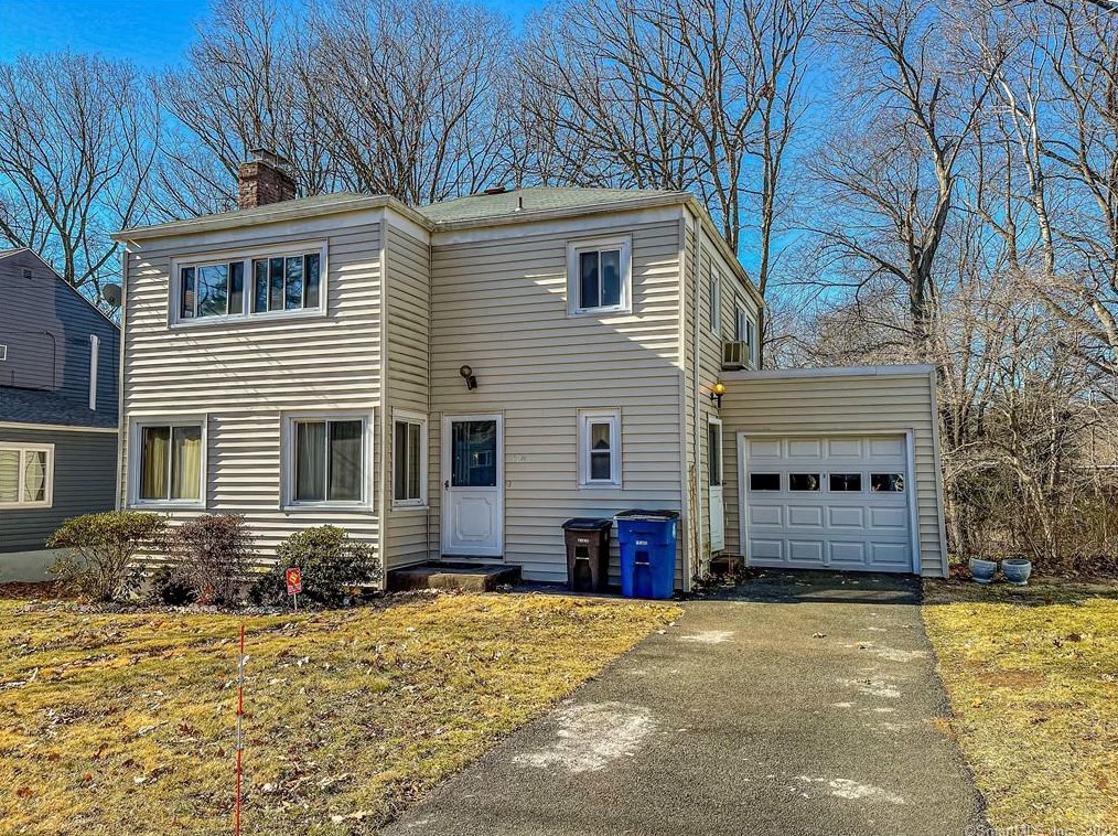 140 Lakeview Ter, New Haven, CT 06515-1811