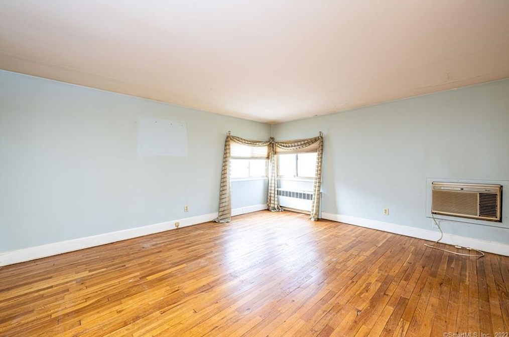 140 Lakeview Ter, New Haven CT 06515-1813 exterior