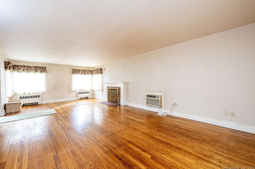 140 Lakeview Ter, New Haven CT 06515-1813 exterior