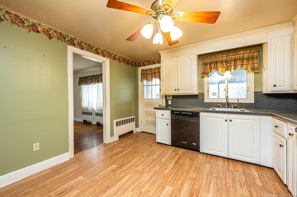 140 Lakeview Ter, New Haven CT 06515-1813 exterior