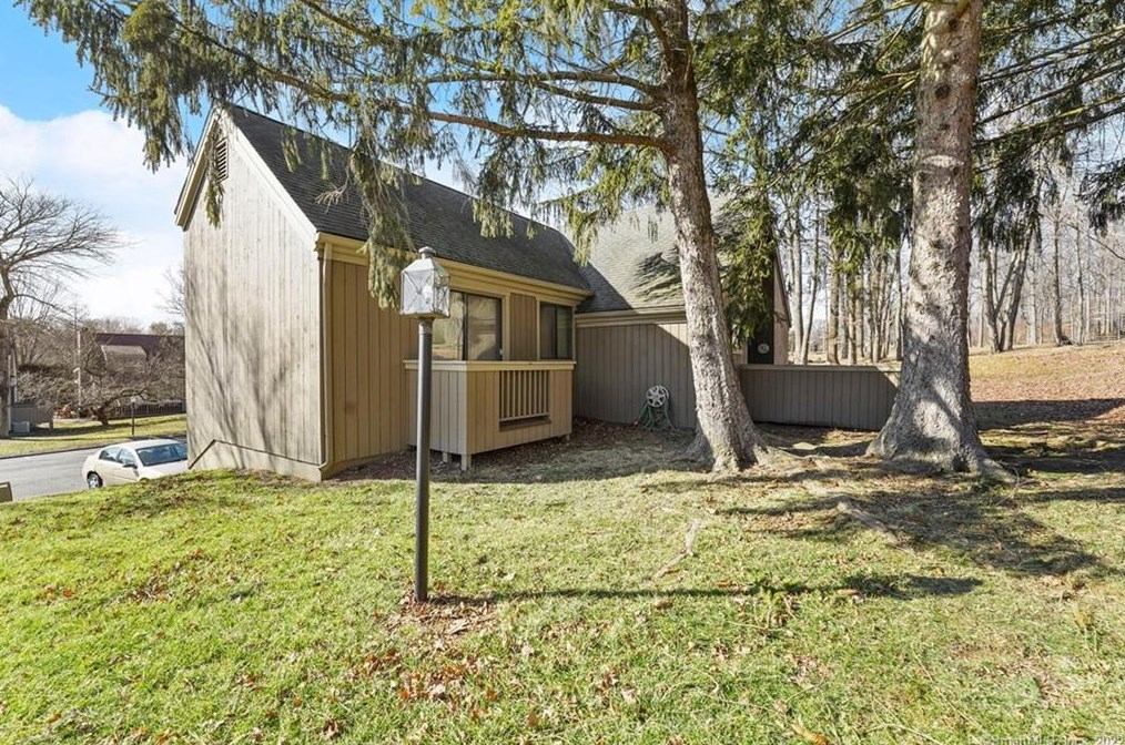 53 Blackhawk Ln, Stratford, CT 06614 exterior