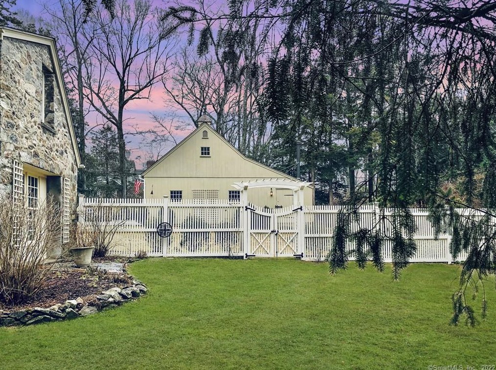 91 11 O Clock Rd, Weston, CT 06883-2504