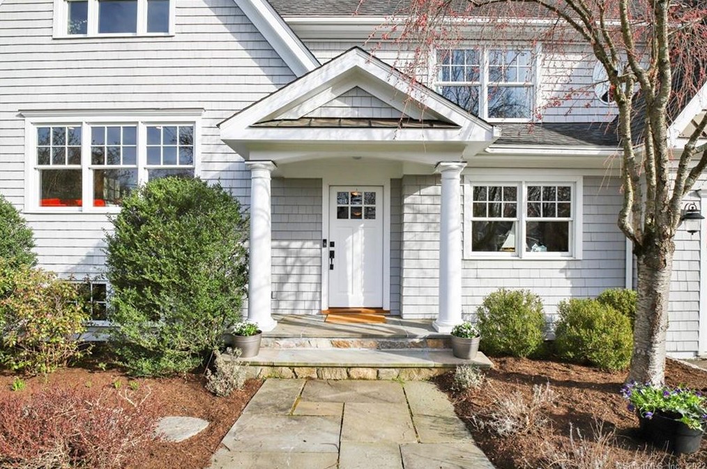 4 Rainbow Dr, Riverside, CT 06878