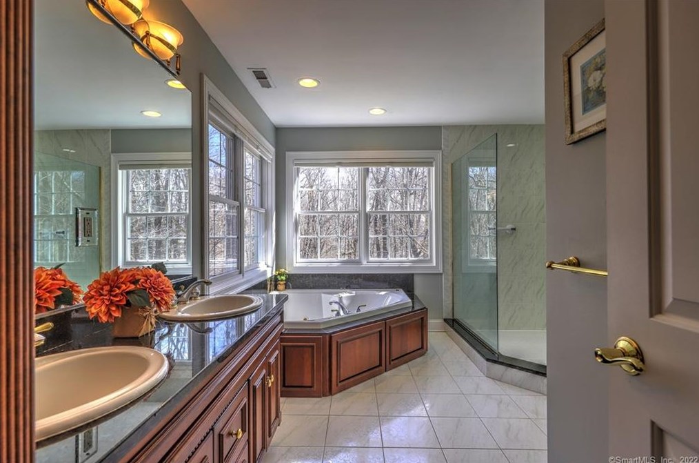 43 Kachina Way, Madison CT 06443 exterior