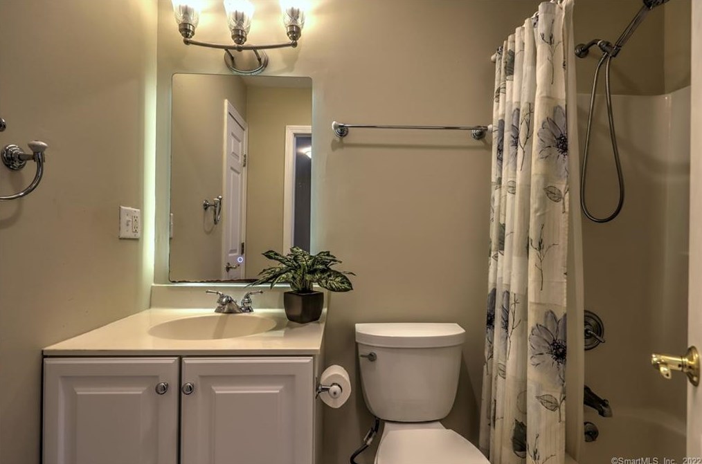 43 Kachina Way, Madison CT 06443 exterior