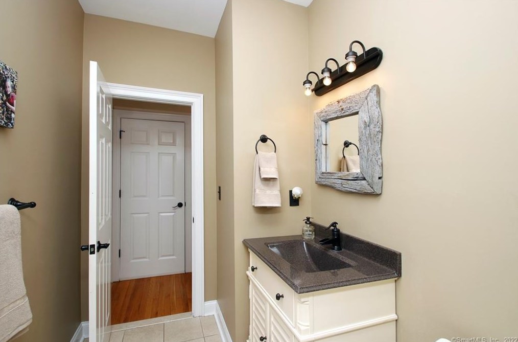 73 Frd Rd, New Haven CT 06525-1721 exterior