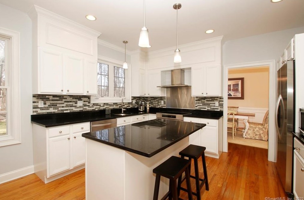 73 Frd Rd, New Haven CT 06525-1721 exterior