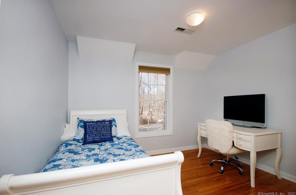 73 Frd Rd, New Haven CT 06525-1721 exterior