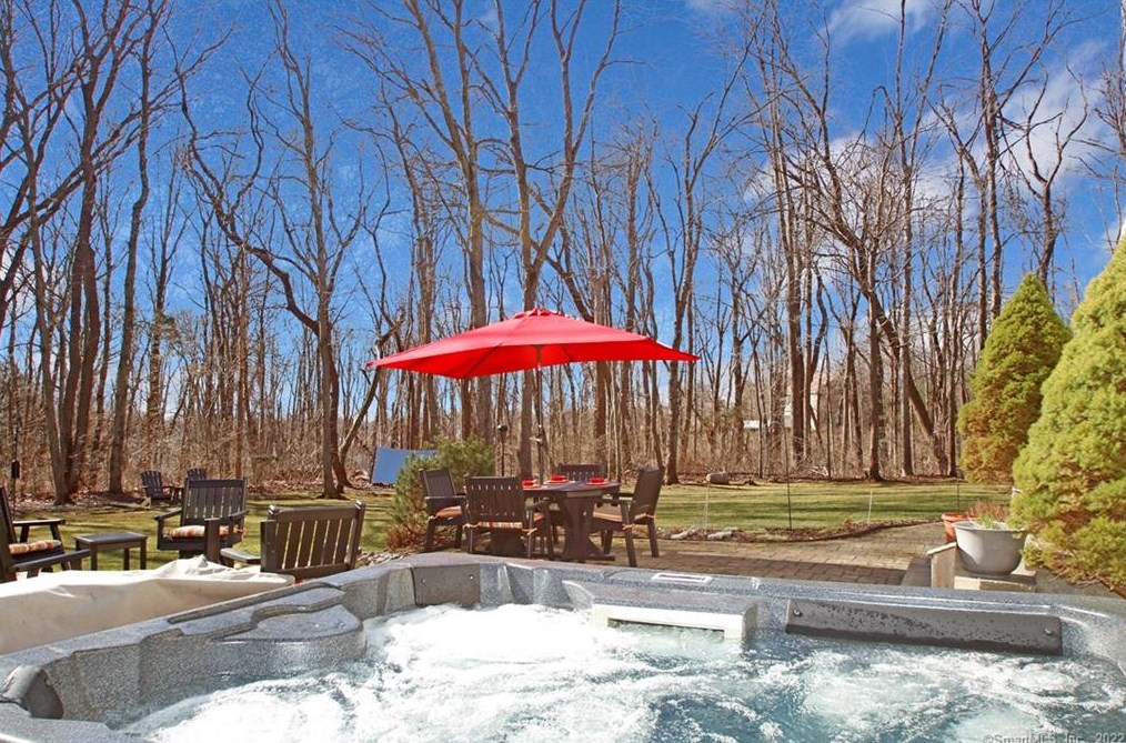 73 Frd Rd, New Haven CT 06525-1721 exterior