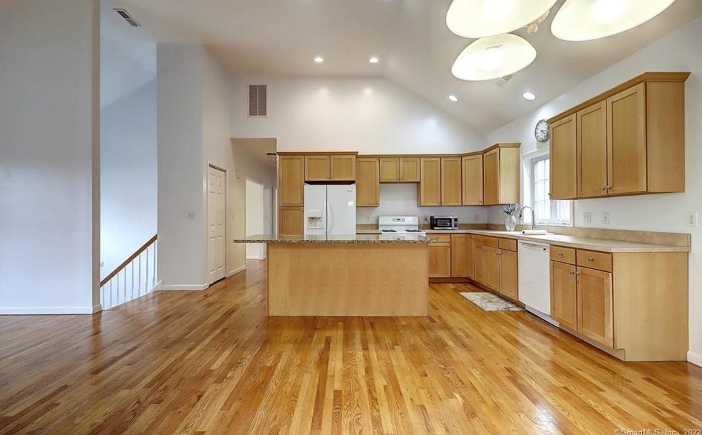 10 St, New Haven CT 06525-2129 exterior