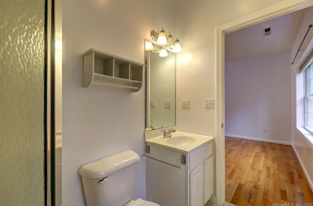 10 St, New Haven CT 06525-2129 exterior