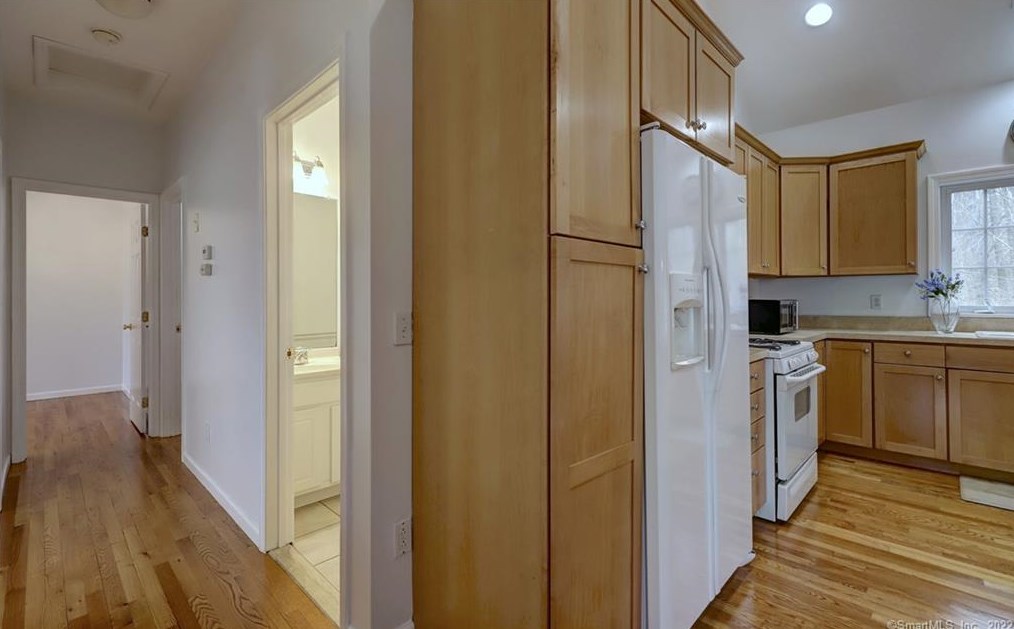 10 St, New Haven CT 06525-2129 exterior