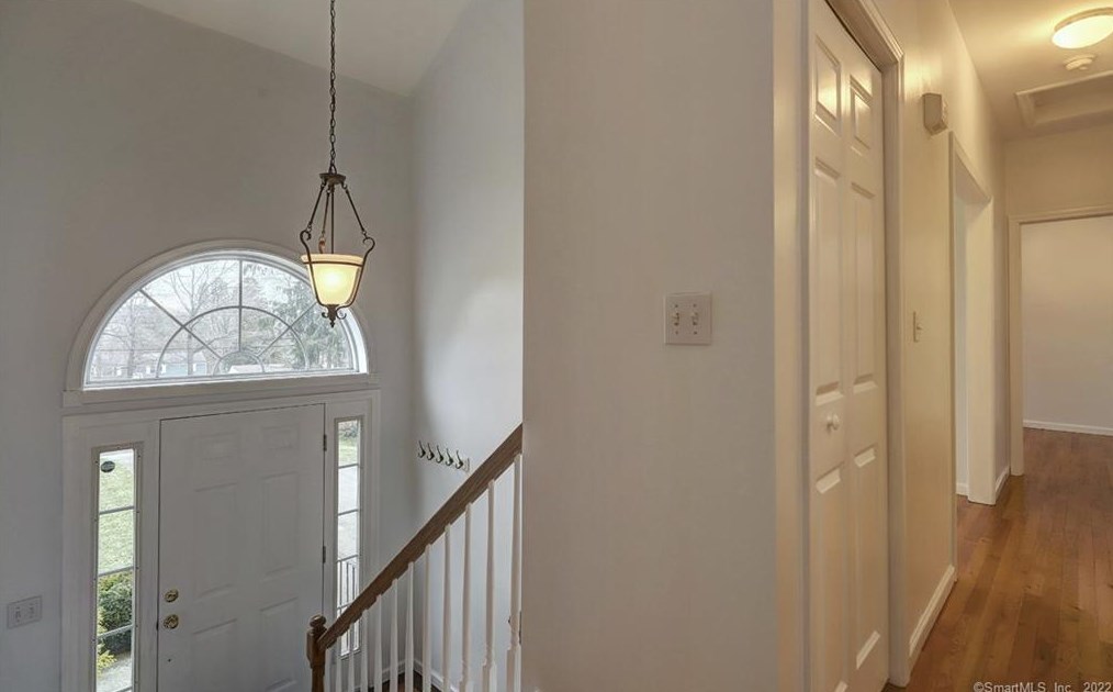 10 St, New Haven CT 06525-2129 exterior