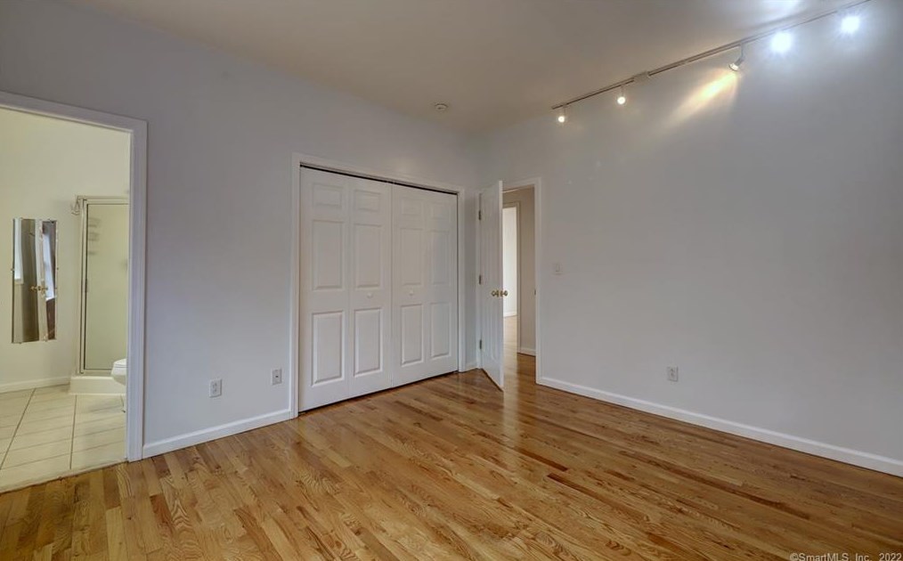 10 St, New Haven CT 06525-2129 exterior