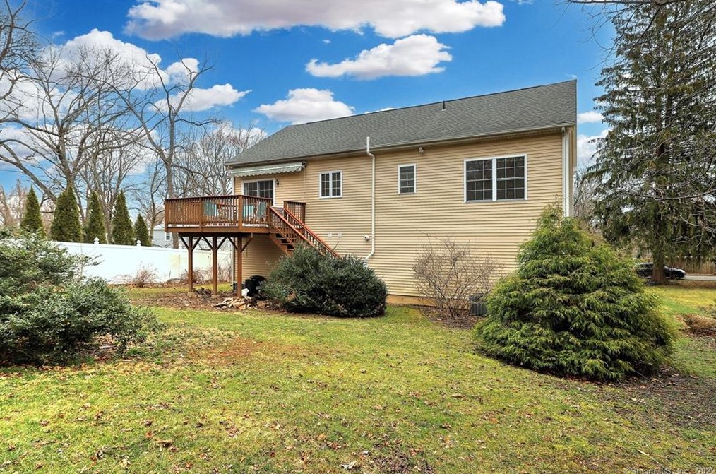 10 St, New Haven CT 06525-2129 exterior