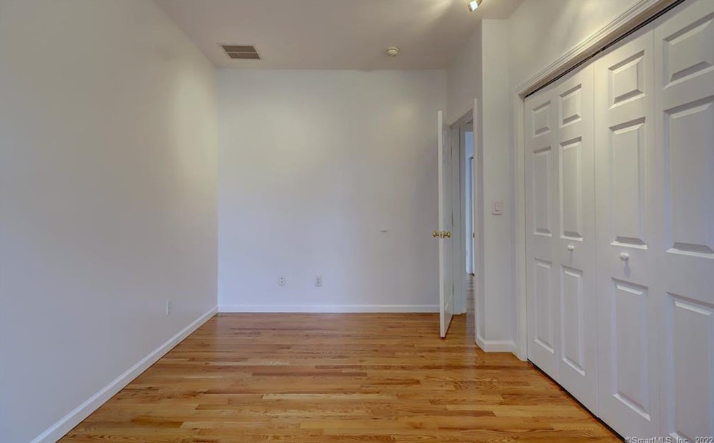 10 St, New Haven CT 06525-2129 exterior