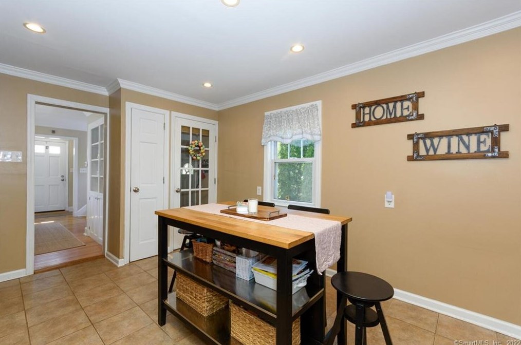 456 Prospect Dr, Stratford CT 06615-7938 exterior