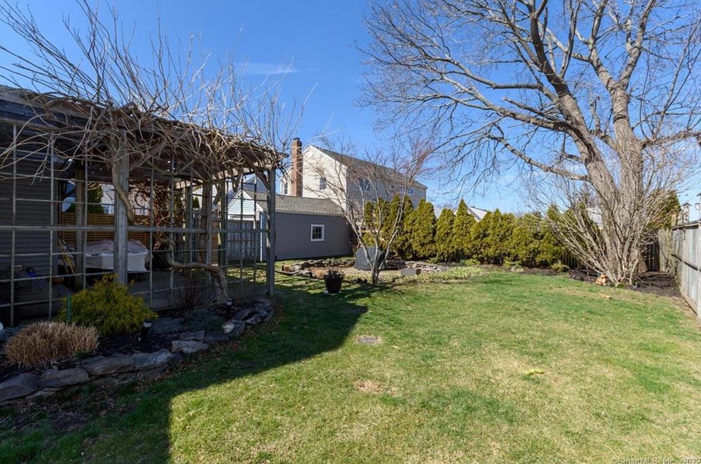 456 Prospect Dr, Stratford CT 06615-7938 exterior