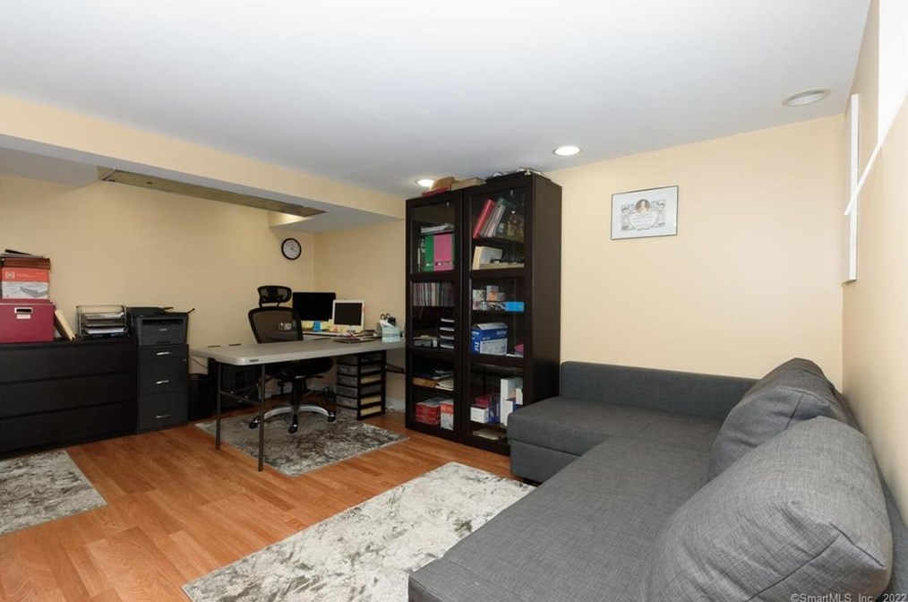 456 Prospect Dr, Stratford CT 06615-7938 exterior