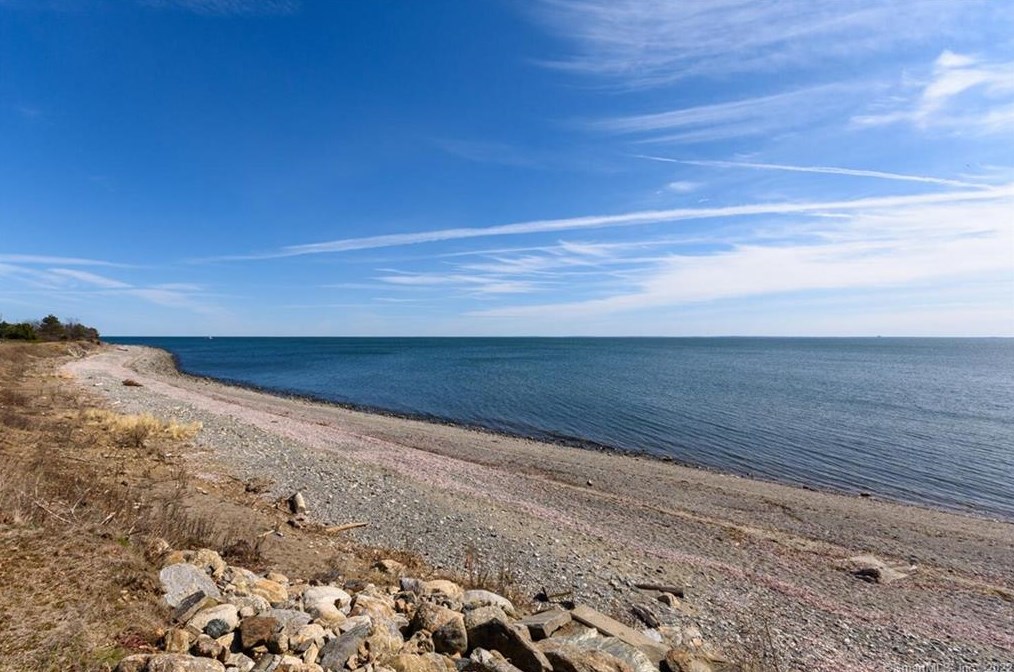 456 Prospect Dr, Stratford CT 06615-7938 exterior