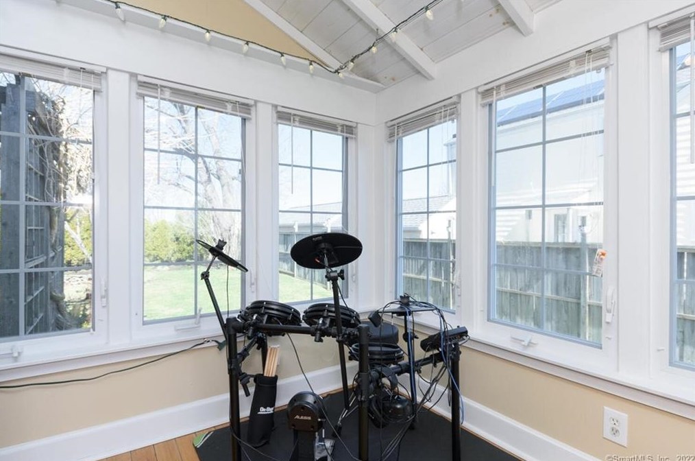 456 Prospect Dr, Stratford CT 06615-7938 exterior