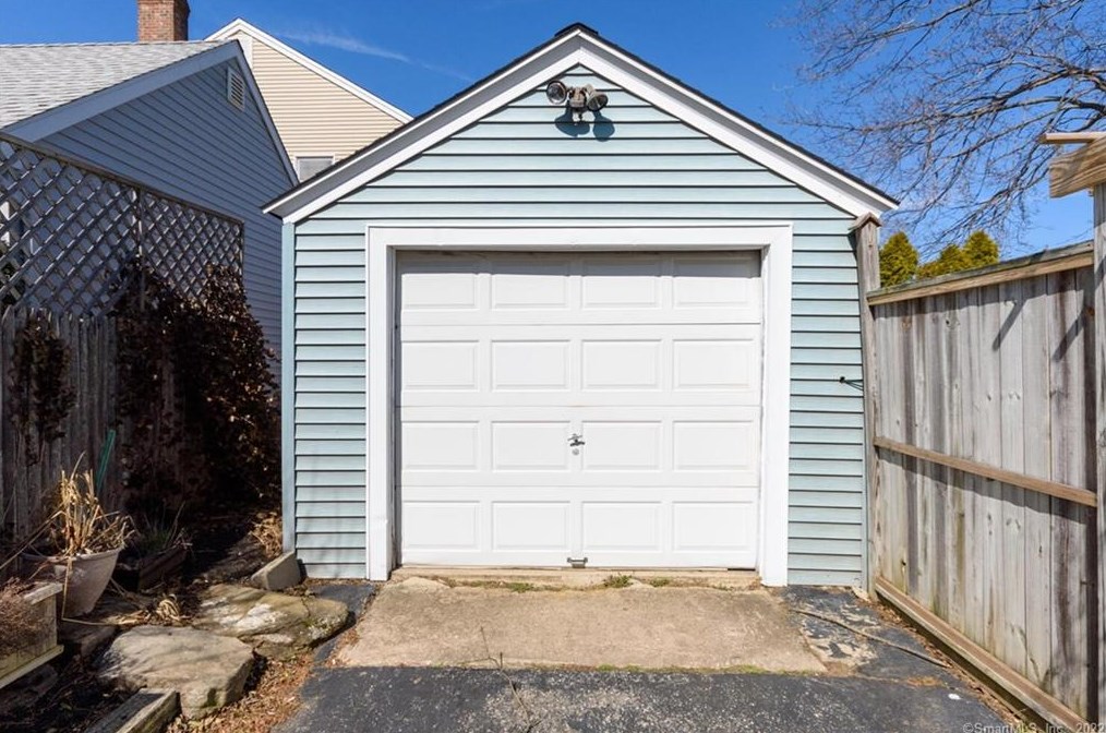 456 Prospect Dr, Stratford CT 06615-7938 exterior