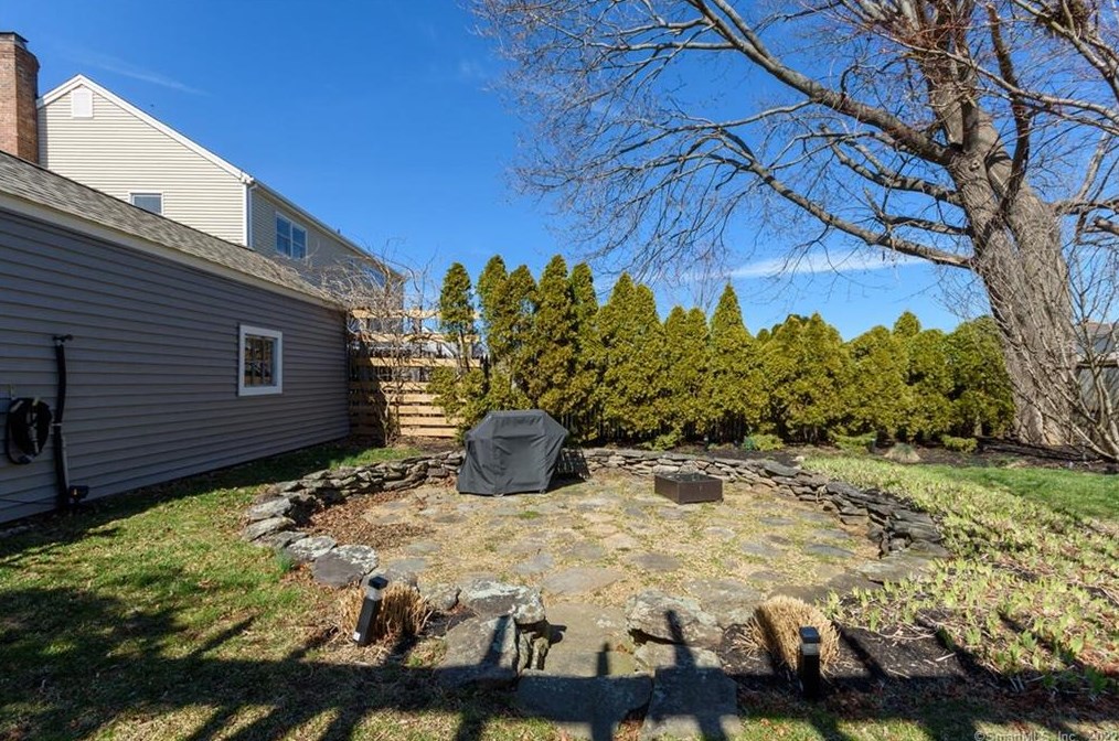 456 Prospect Dr, Stratford CT 06615-7938 exterior