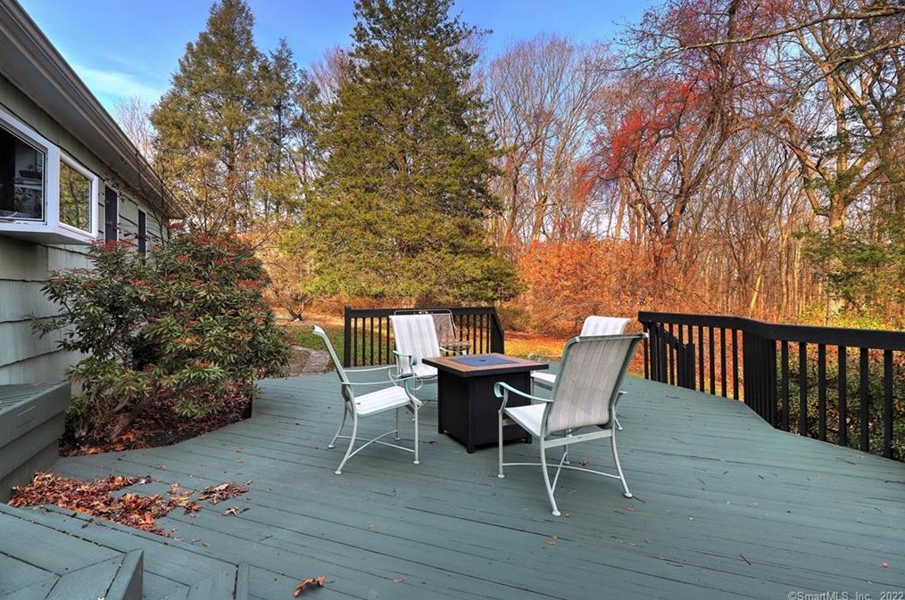 121 Frd Rd, New Haven CT 06525-1733 exterior