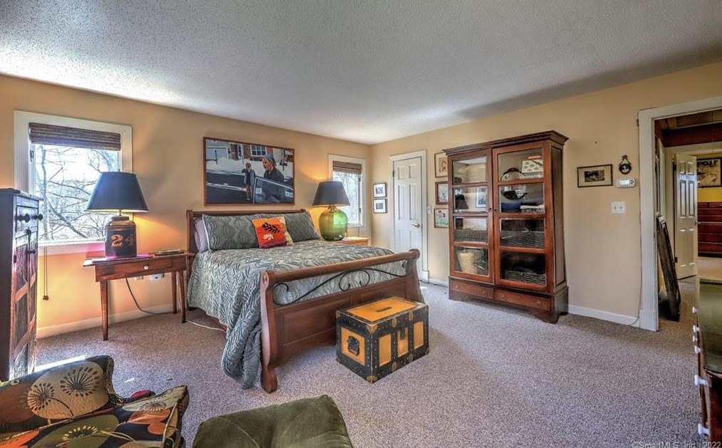 121 Frd Rd, New Haven CT 06525-1733 exterior