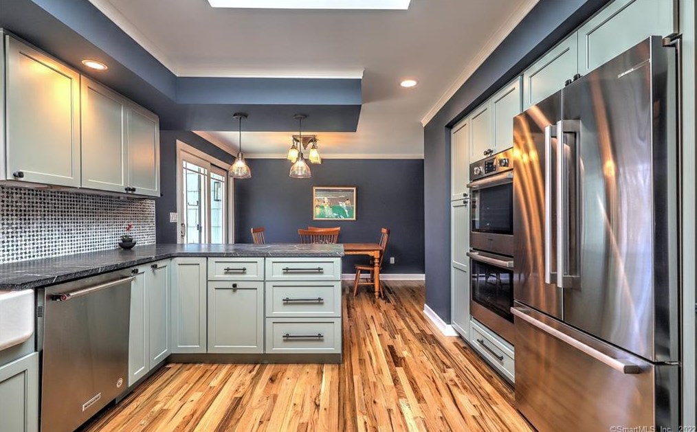 121 Frd Rd, New Haven CT 06525-1733 exterior