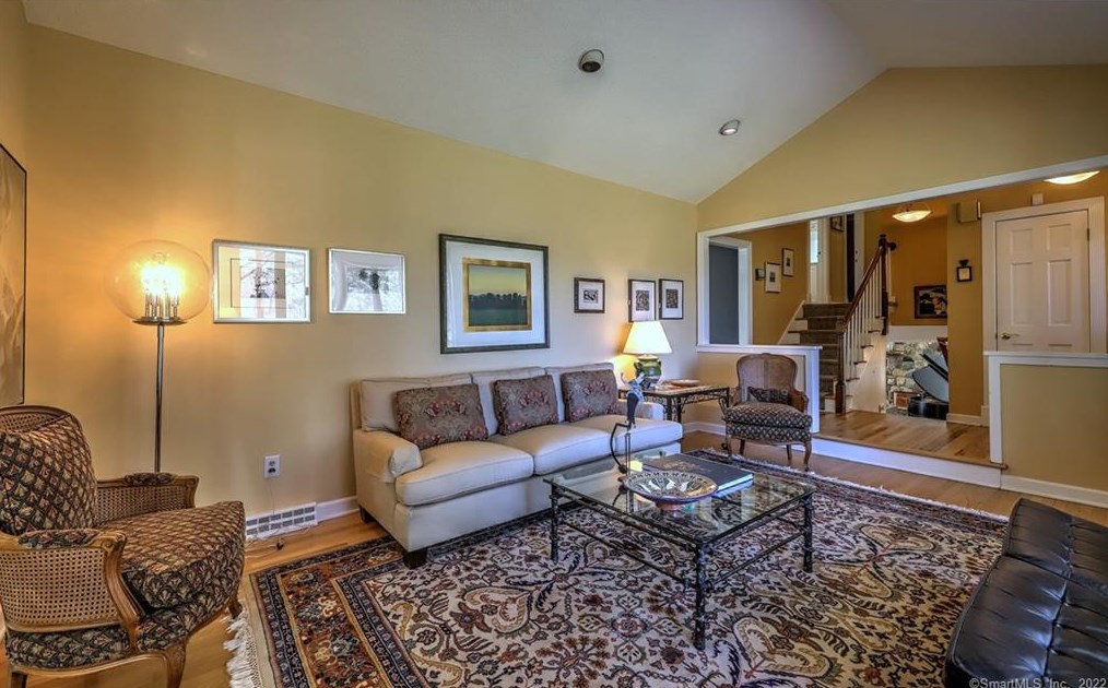 121 Frd Rd, New Haven CT 06525-1733 exterior