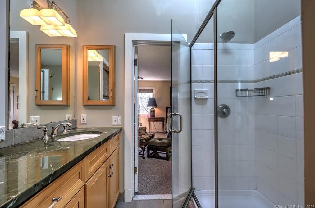 121 Frd Rd, New Haven CT 06525-1733 exterior