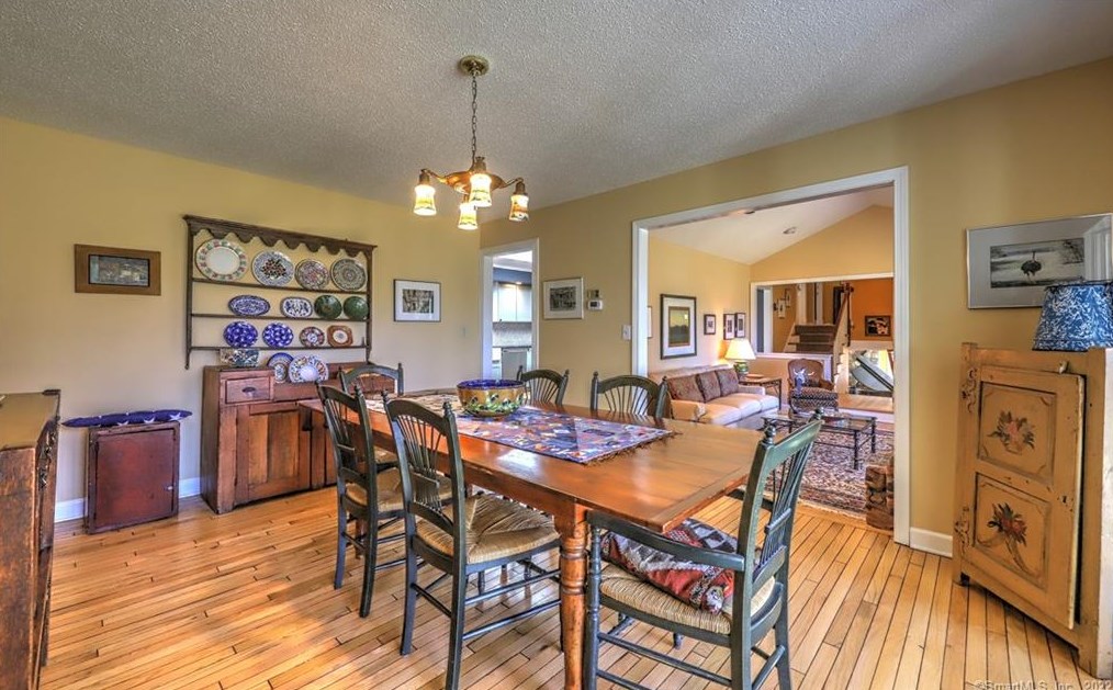 121 Frd Rd, New Haven CT 06525-1733 exterior