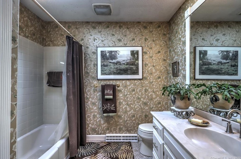 121 Frd Rd, New Haven CT 06525-1733 exterior