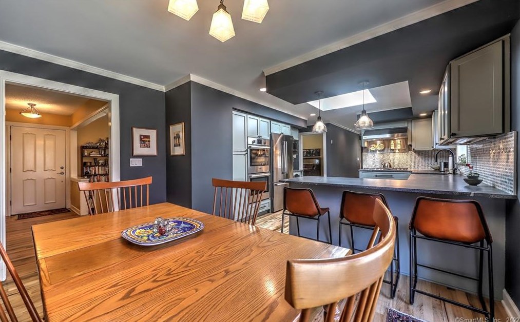 121 Frd Rd, New Haven CT 06525-1733 exterior