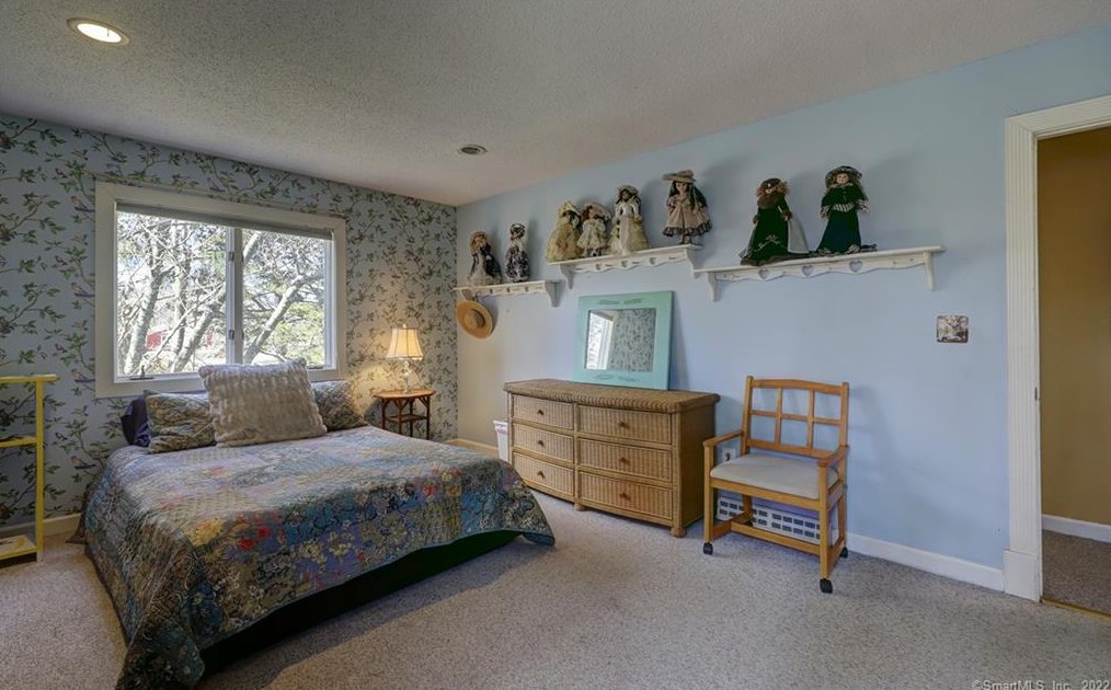 121 Frd Rd, New Haven CT 06525-1733 exterior