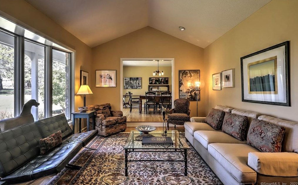 121 Frd Rd, New Haven CT 06525-1733 exterior