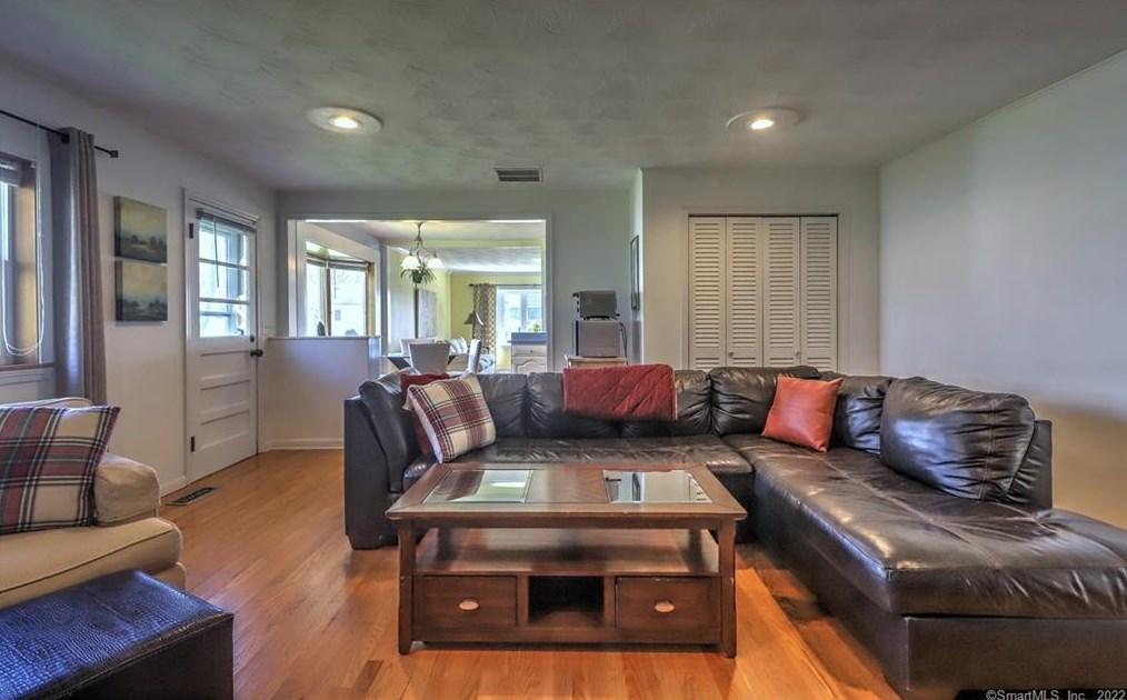 33 Newton St, New Haven CT 06512-1438 exterior